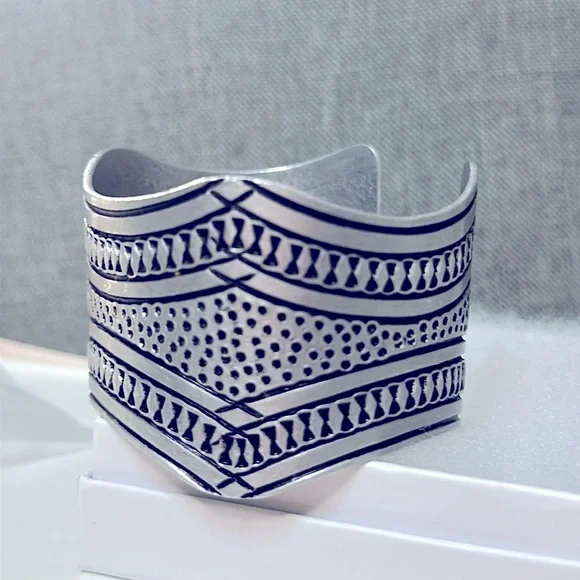 Native American Hopi Silver Overlay Cuff Bracelet - Picture 4 of 8